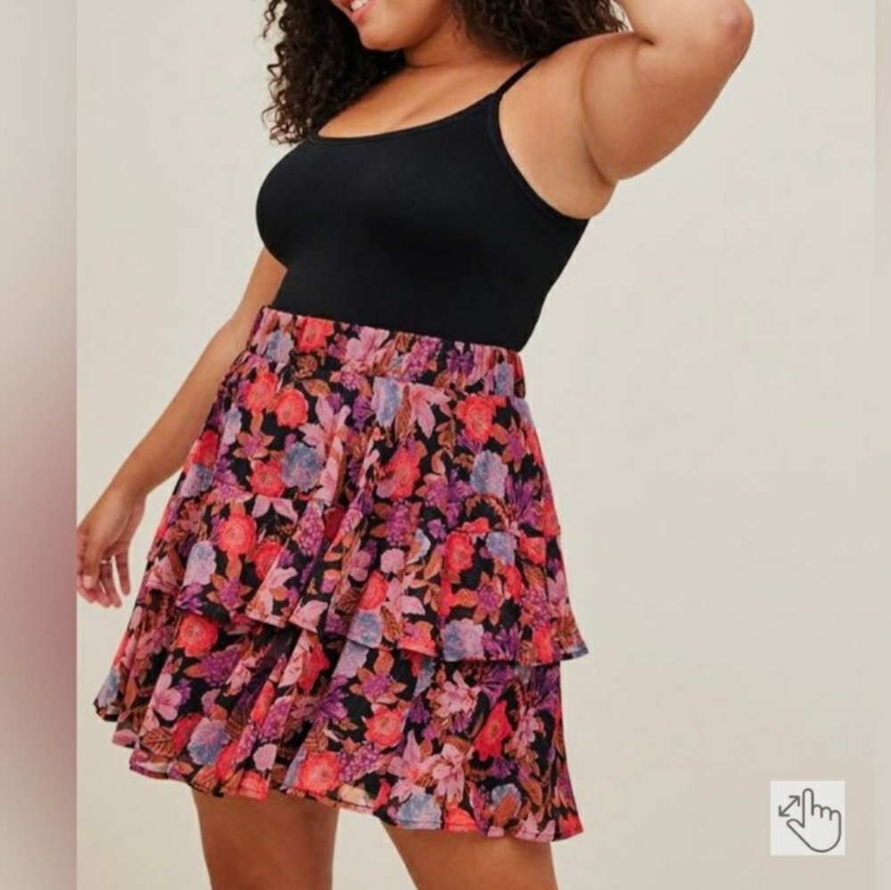 TORRID Mini Crinkle Lurex Tiered Skirt Dark Floral Gold Metallic Size 00 Plus